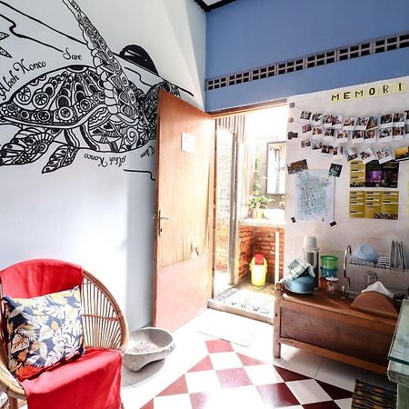Alexiz Hostel Yogyakarta Exterior photo