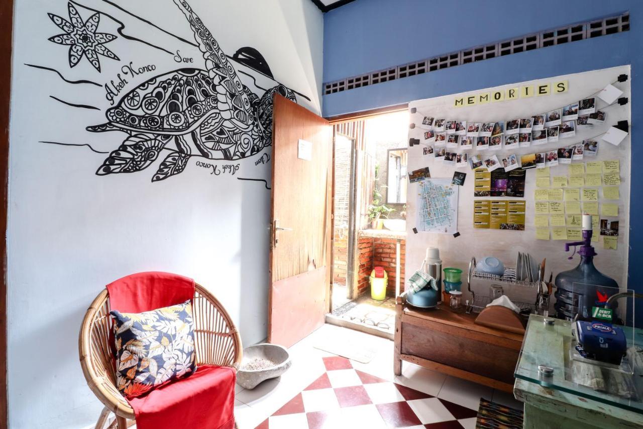 Alexiz Hostel Yogyakarta Exterior photo