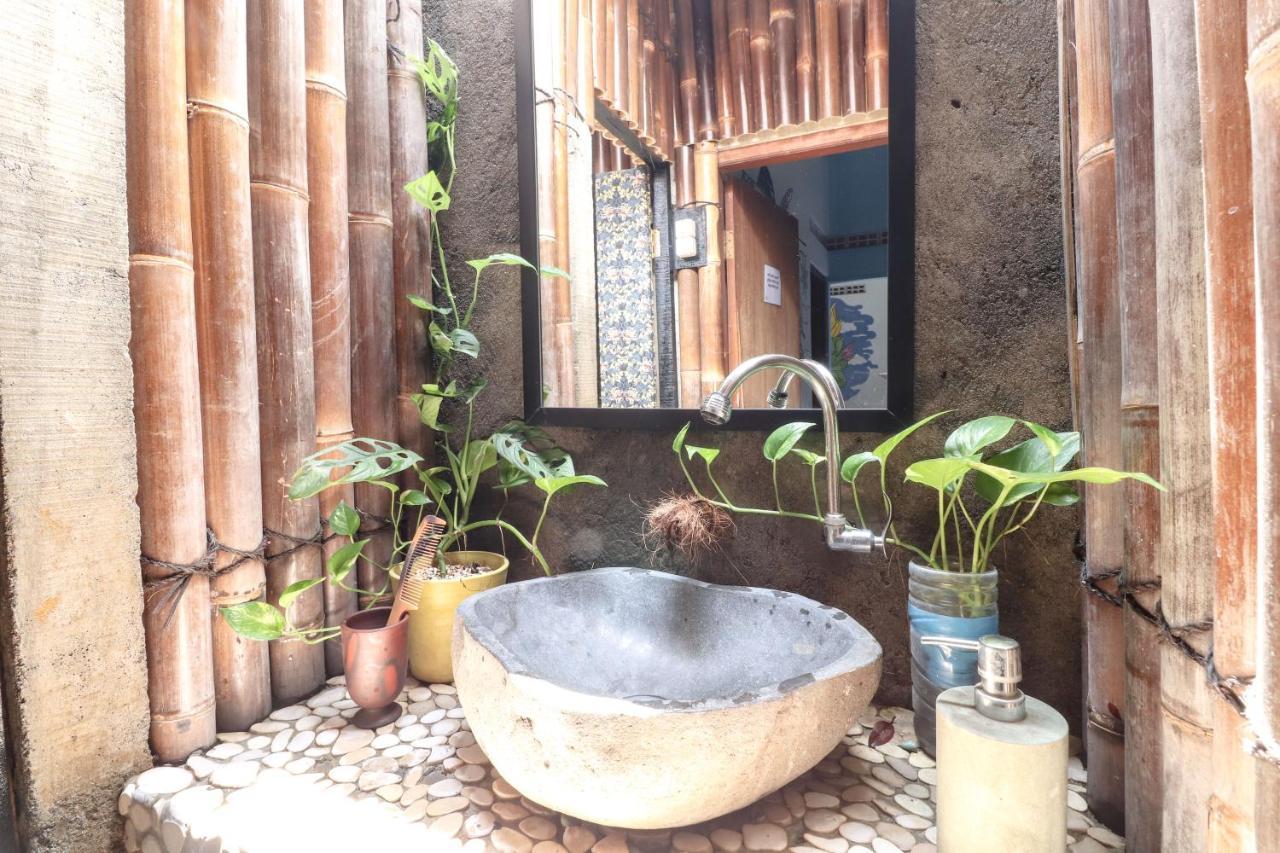 Alexiz Hostel Yogyakarta Exterior photo